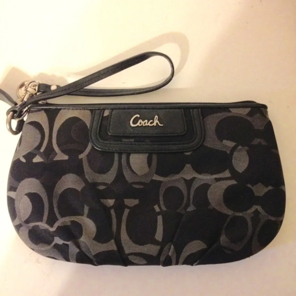 👛 COACH 👛 black optic large wristlet